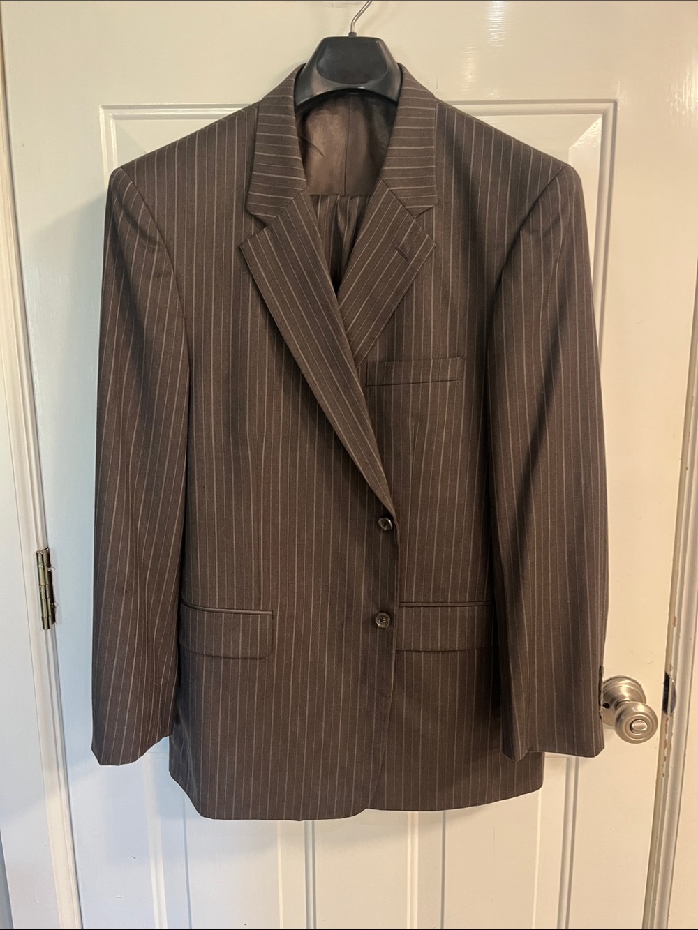 Men suit. Stafford. Size 39. Brown with pinstripe.